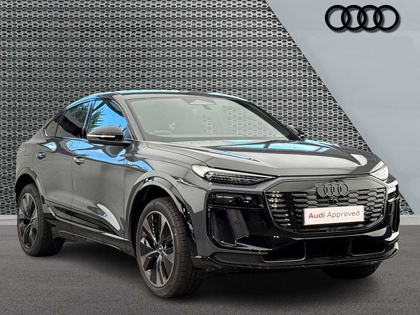 Main listing image - Audi Q6