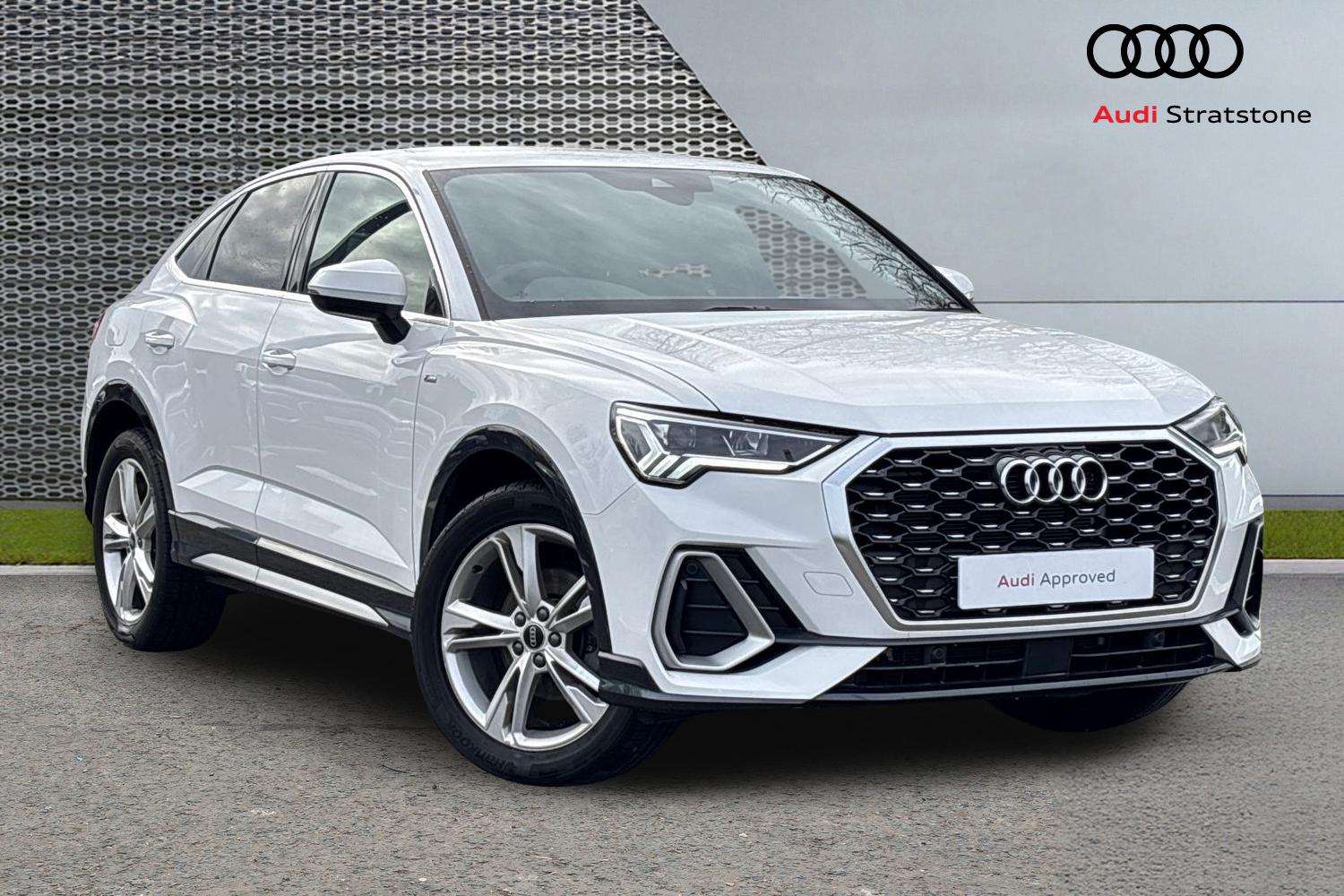 Main listing image - Audi Q3