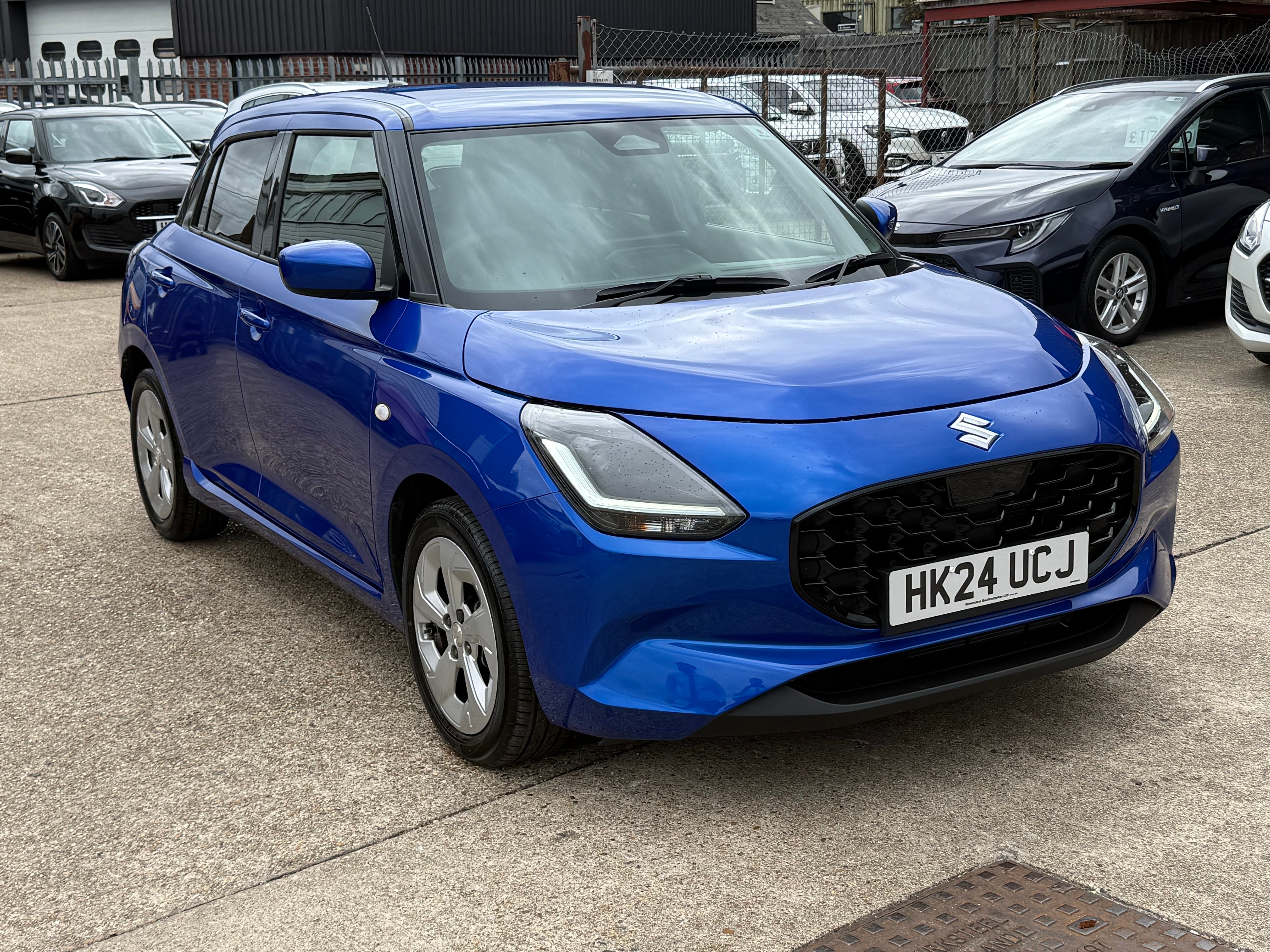 Main listing image - Suzuki Swift