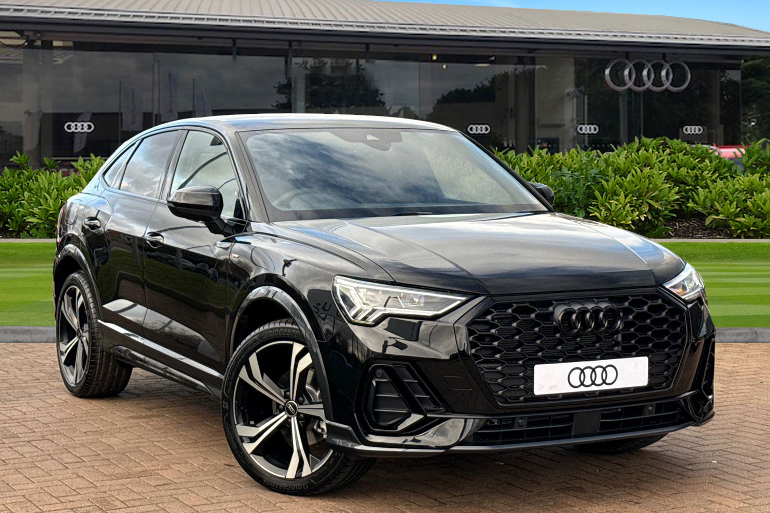 Main listing image - Audi Q3