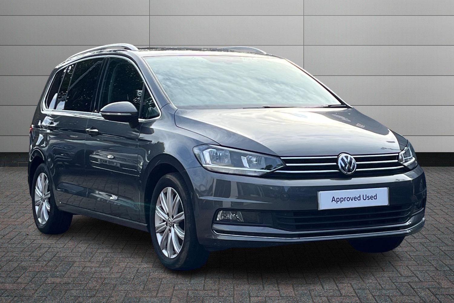 Main listing image - Volkswagen Touran