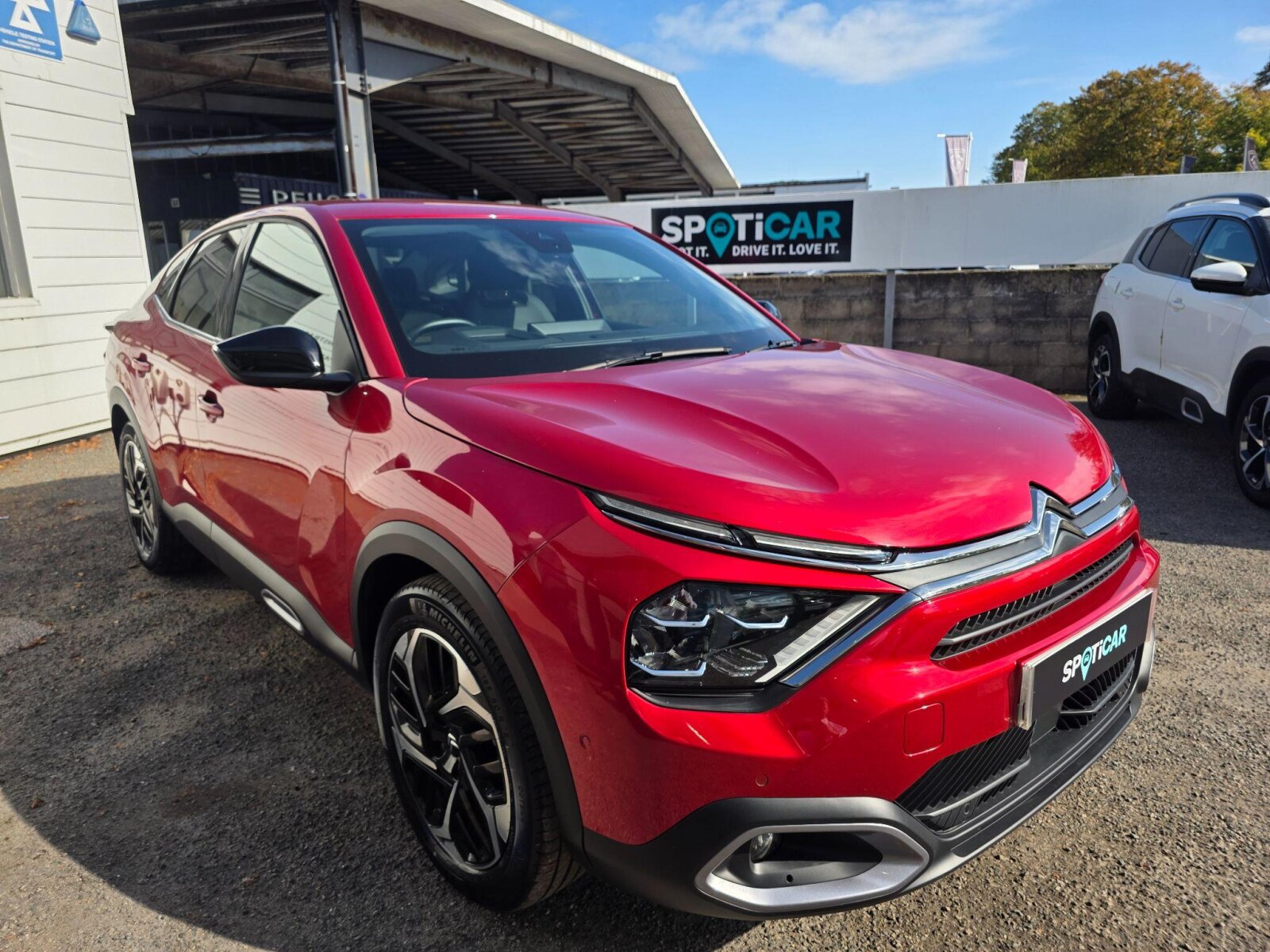 Main listing image - Citroen C4 X