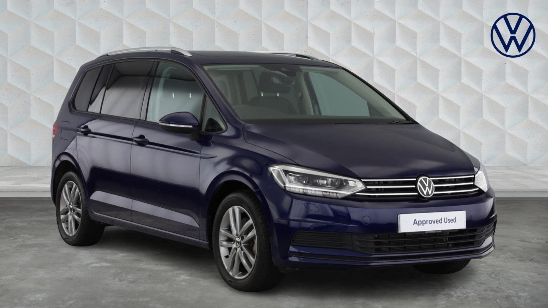 Main listing image - Volkswagen Touran