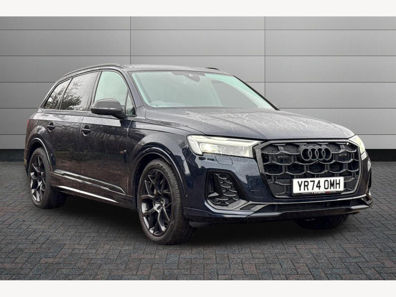 Main listing image - Audi Q7