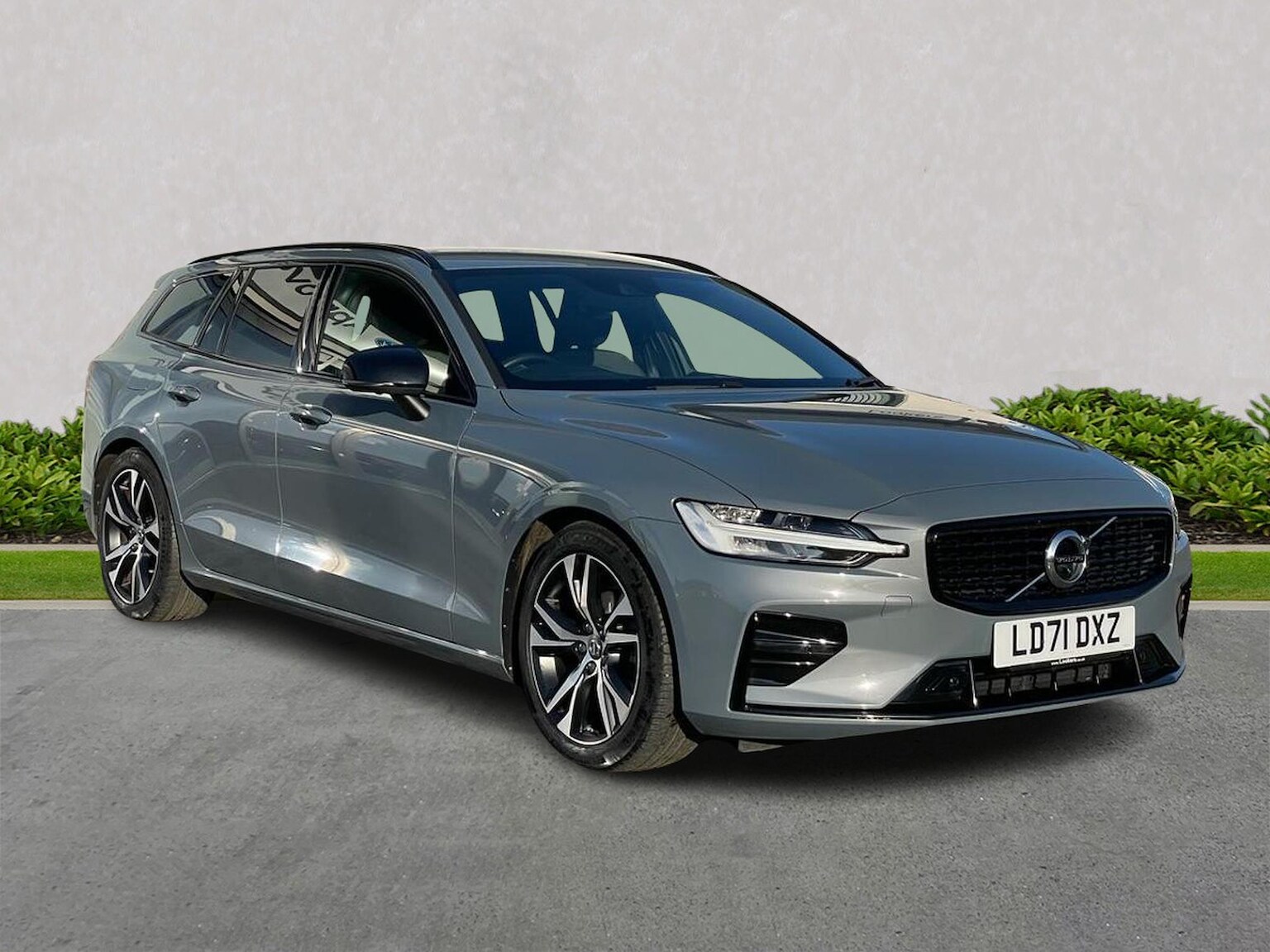 Main listing image - Volvo V60