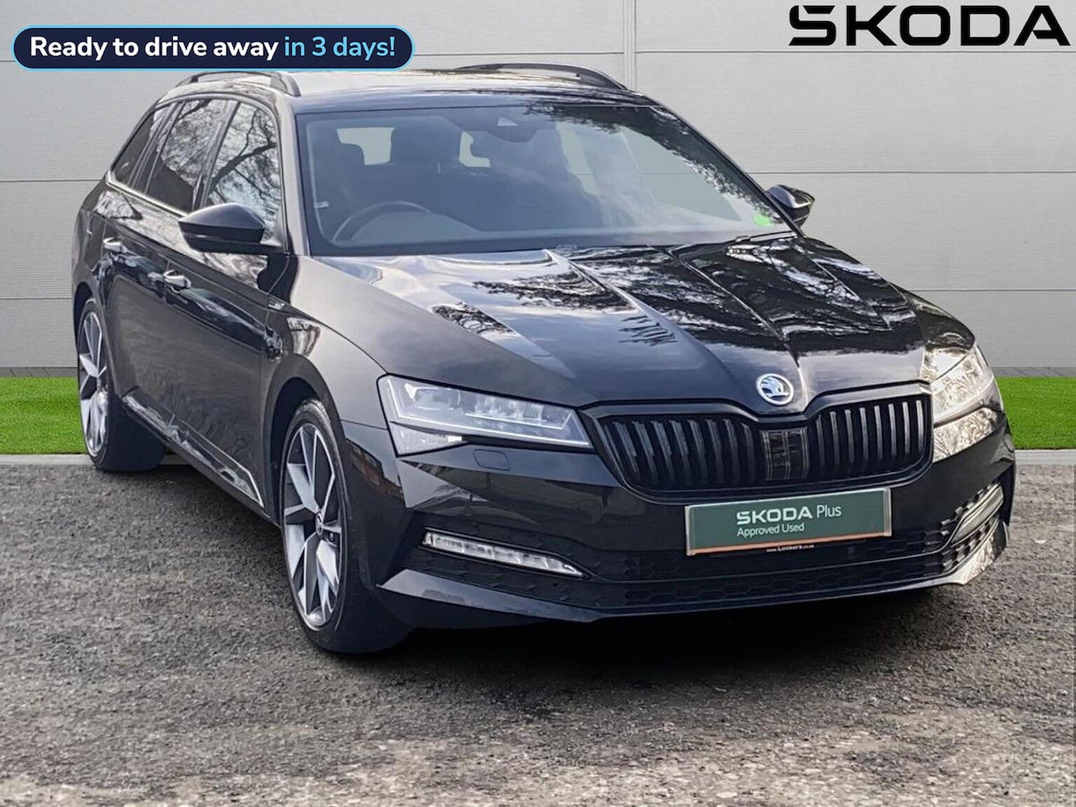 Main listing image - Skoda Superb Estate