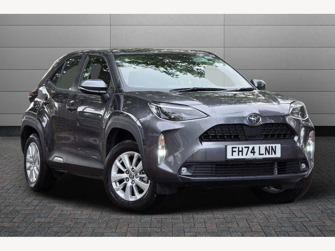 Main listing image - Toyota Yaris Cross