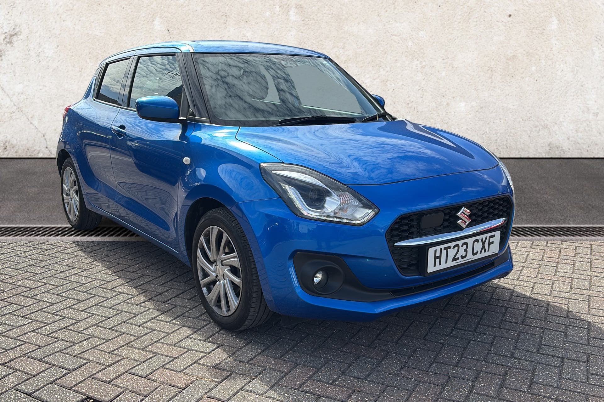 Main listing image - Suzuki Swift
