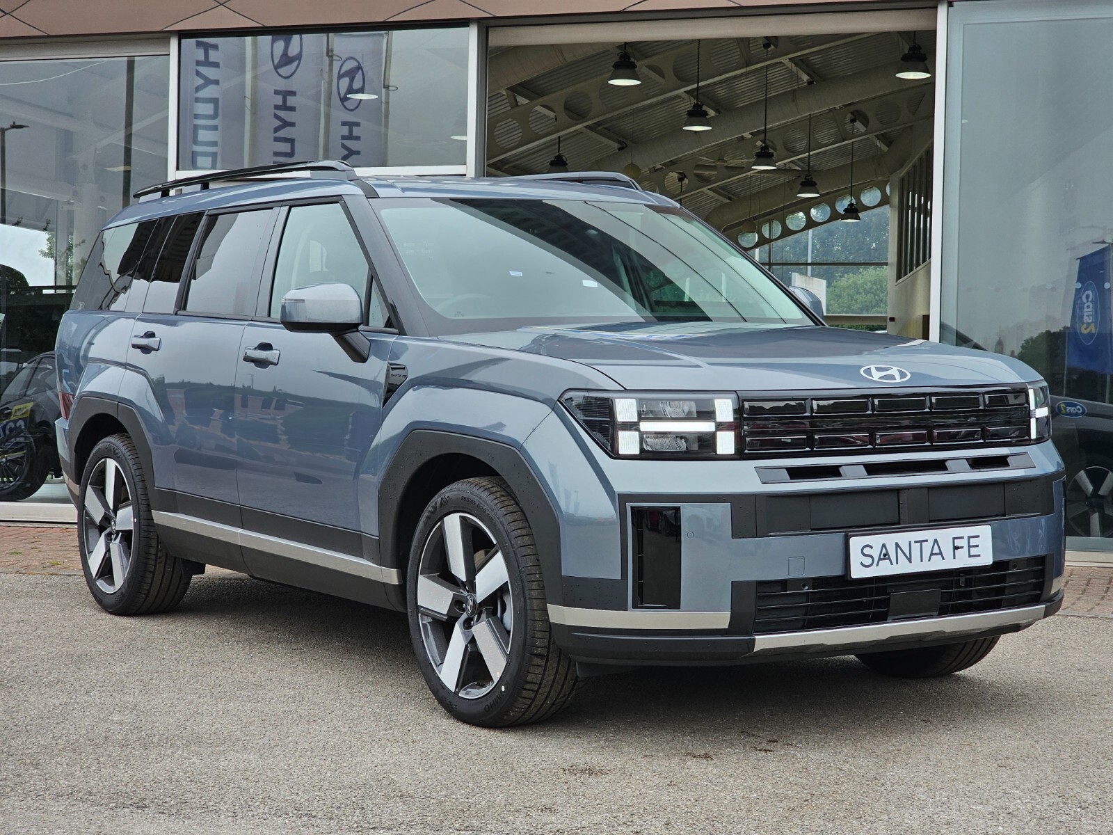 Main listing image - Hyundai Santa Fe
