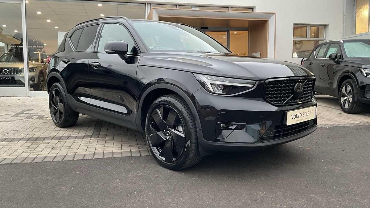 Main listing image - Volvo XC40