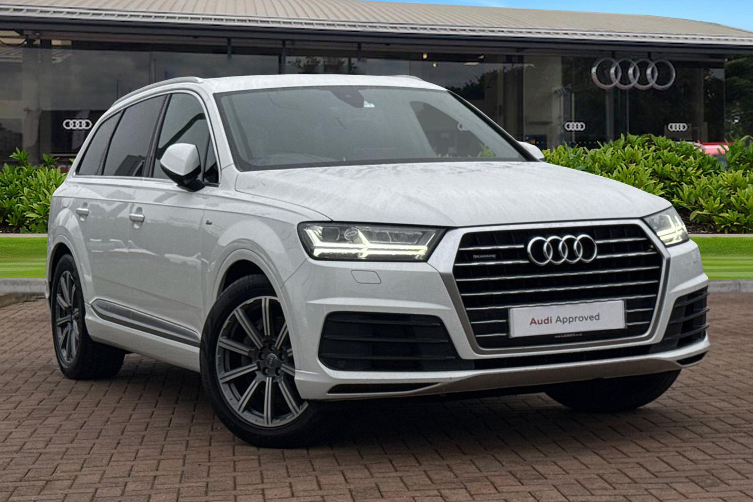 Main listing image - Audi Q7