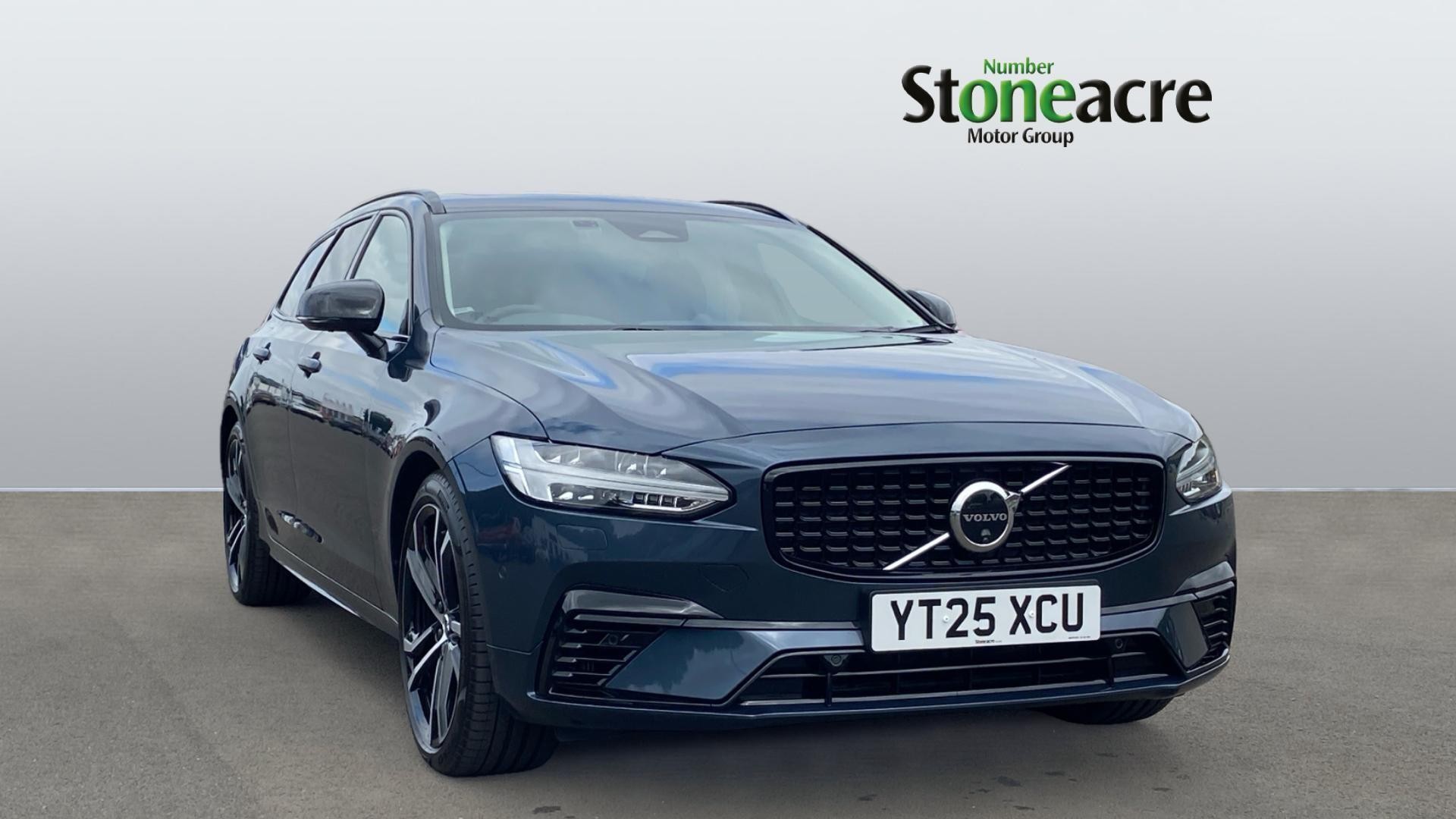 Main listing image - Volvo V90