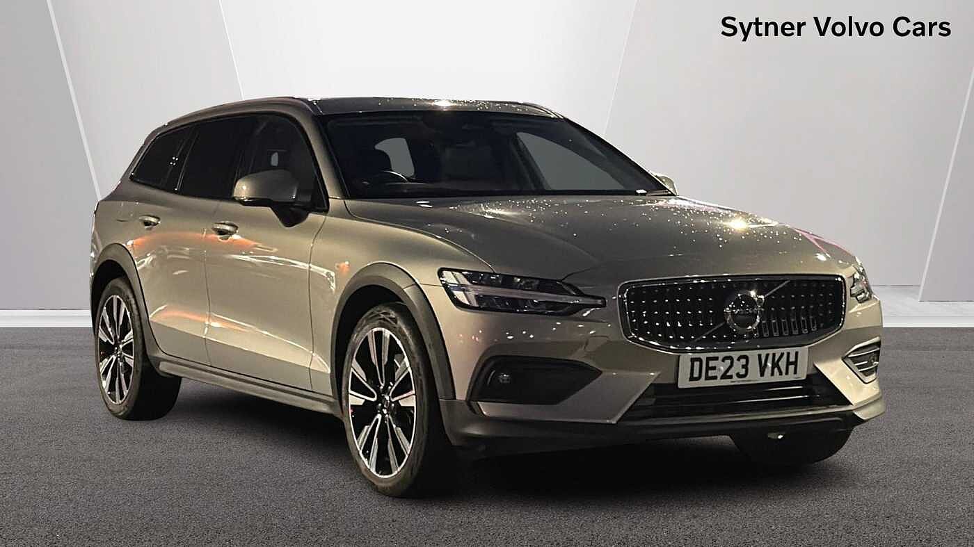 Main listing image - Volvo V60 Cross Country