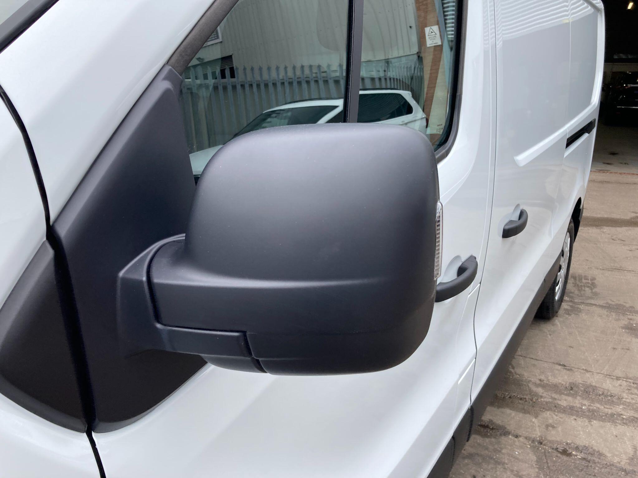 Main listing image - Nissan Primastar