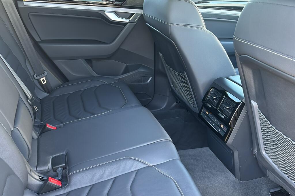 Main listing image - Volkswagen Touareg