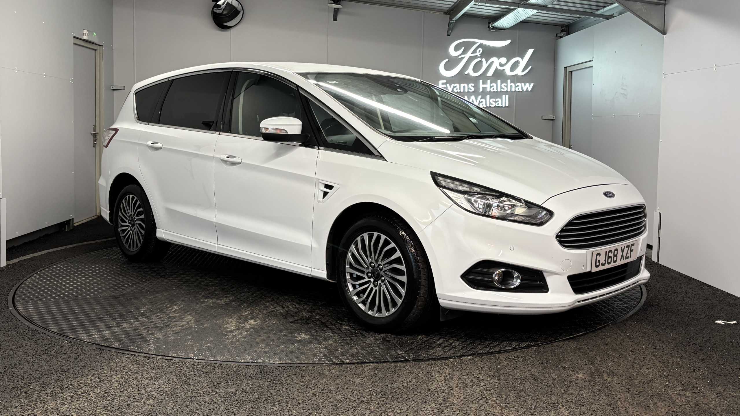 Main listing image - Ford S-MAX