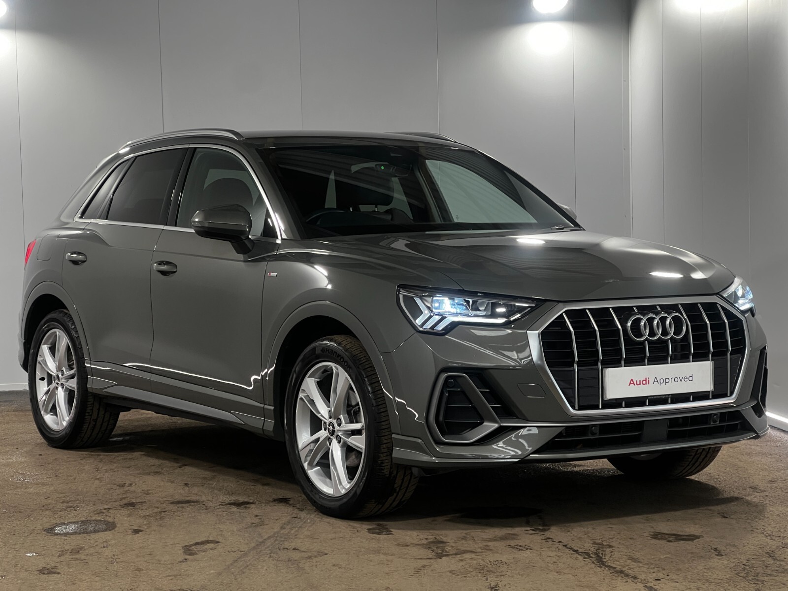 Main listing image - Audi Q3