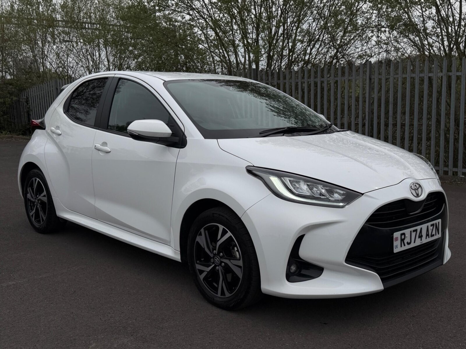 Main listing image - Toyota Yaris