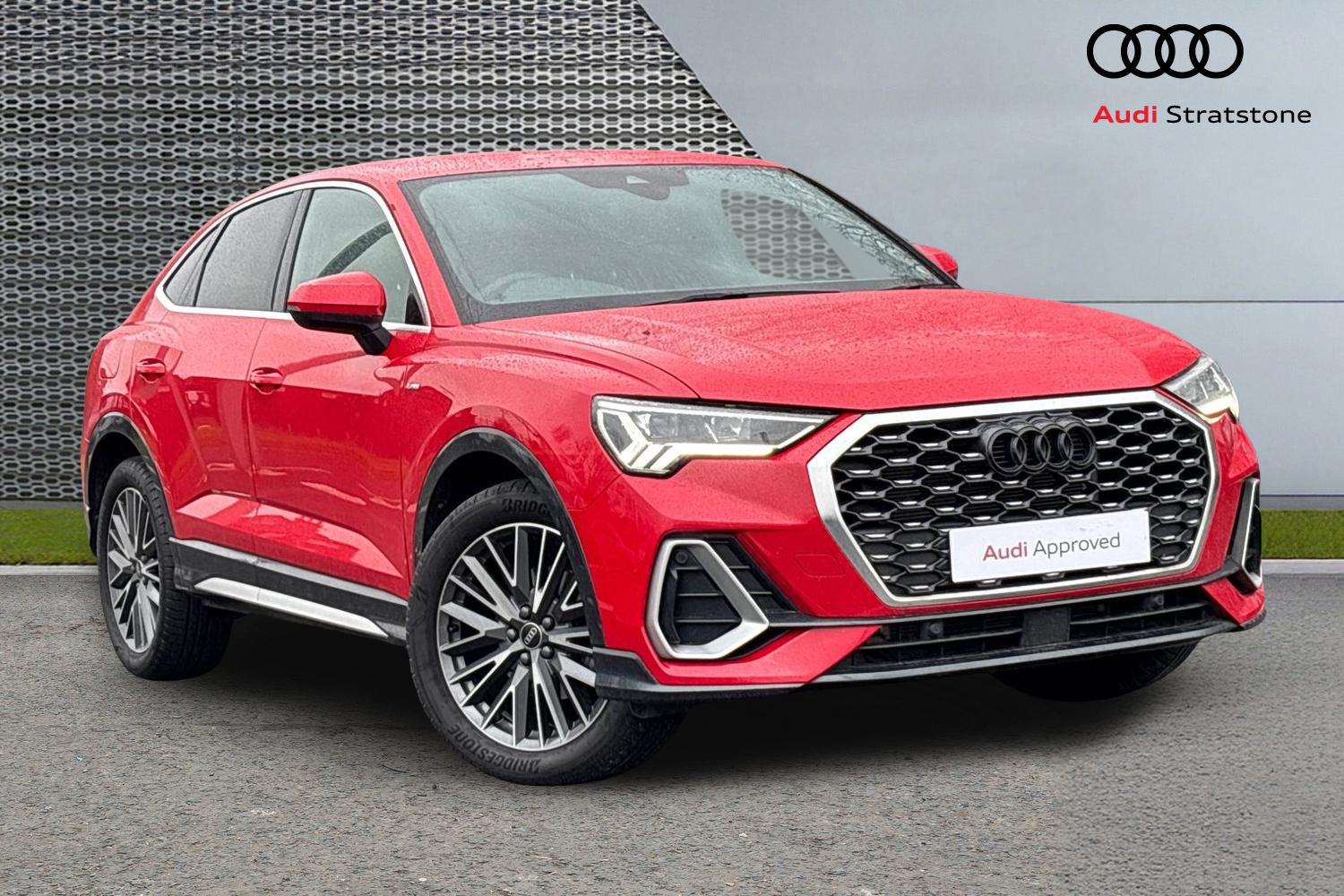 Main listing image - Audi Q3