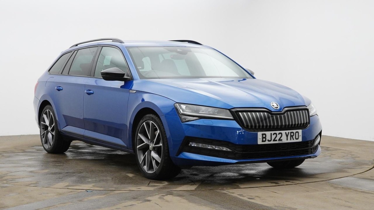 Main listing image - Skoda Superb Estate
