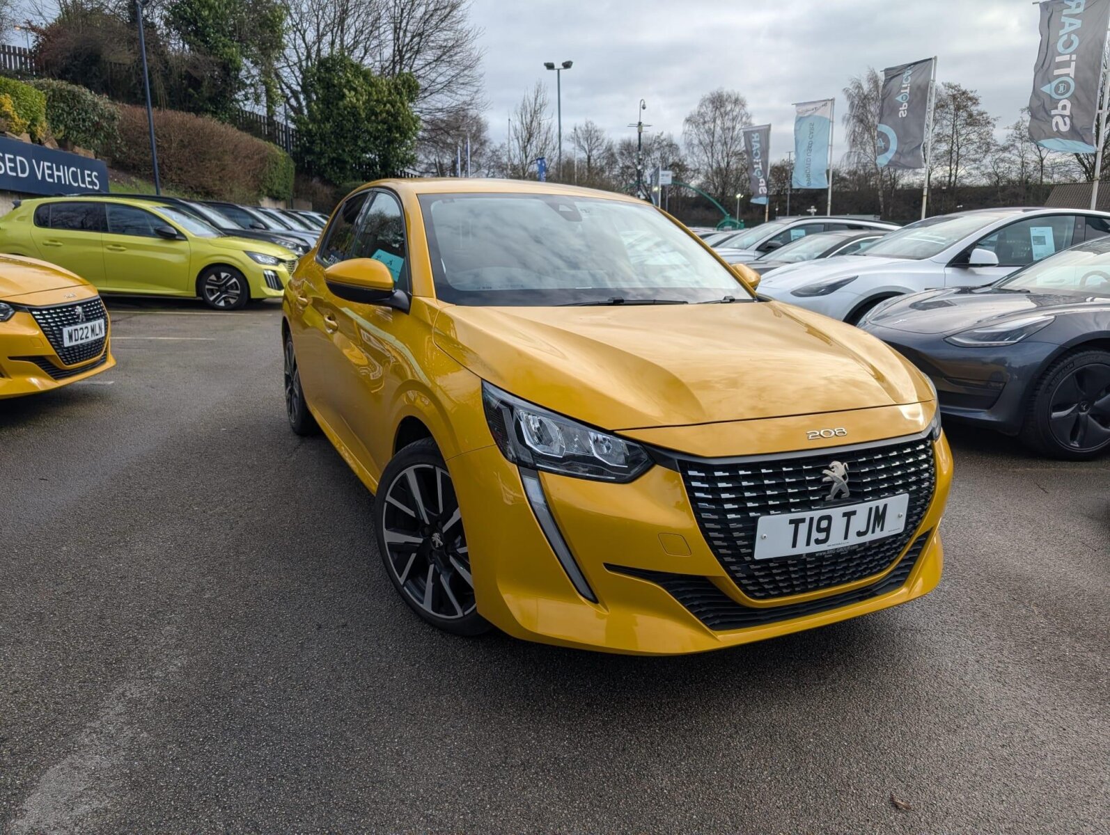 Main listing image - Peugeot 208