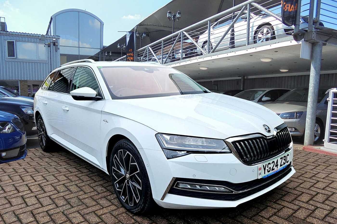 Main listing image - Skoda Superb Estate