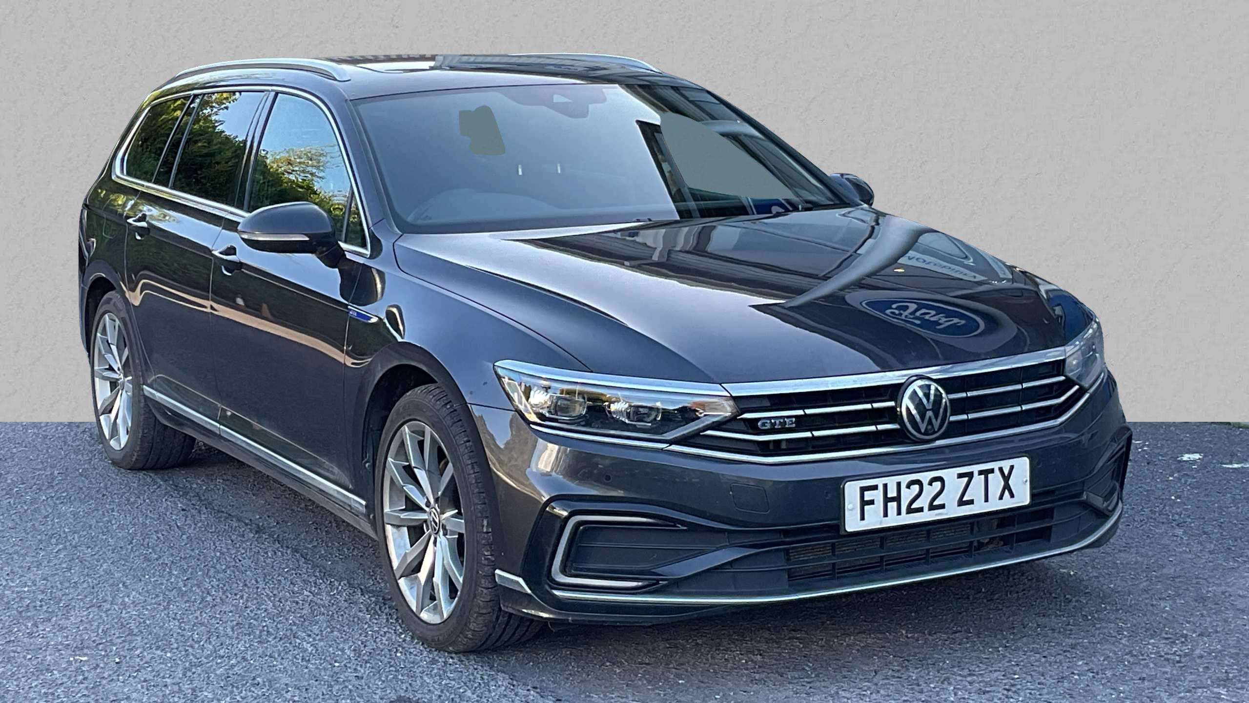 Main listing image - Volkswagen Passat GTE